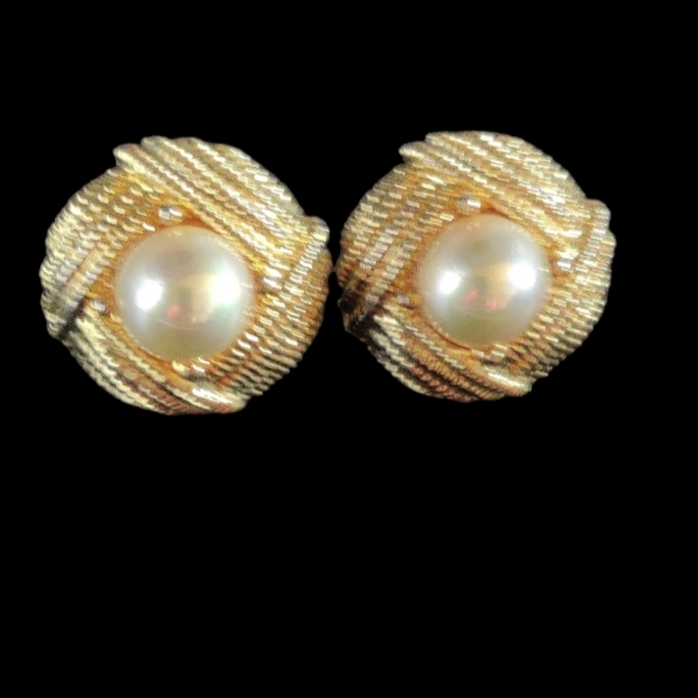 Gold tone vintage faux pearl stud clip on earrings